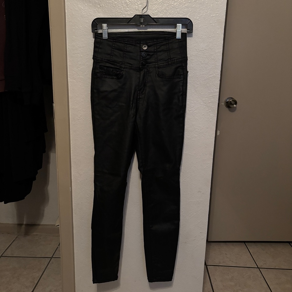 No Boundaries skinny jeans